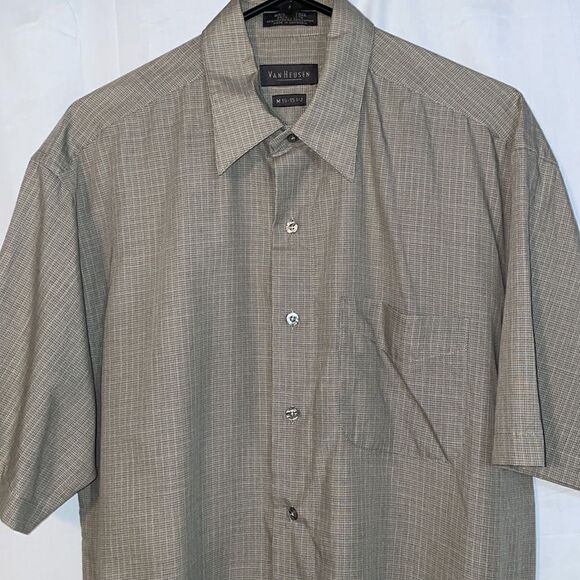Van Heusen button down shirt - Picture 2 of 7